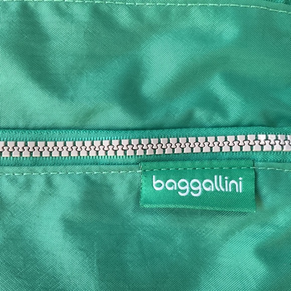 Baggalini Like New Travel Nylon Double-Zip Pocket Crossbody Bag - Picture 12 of 12